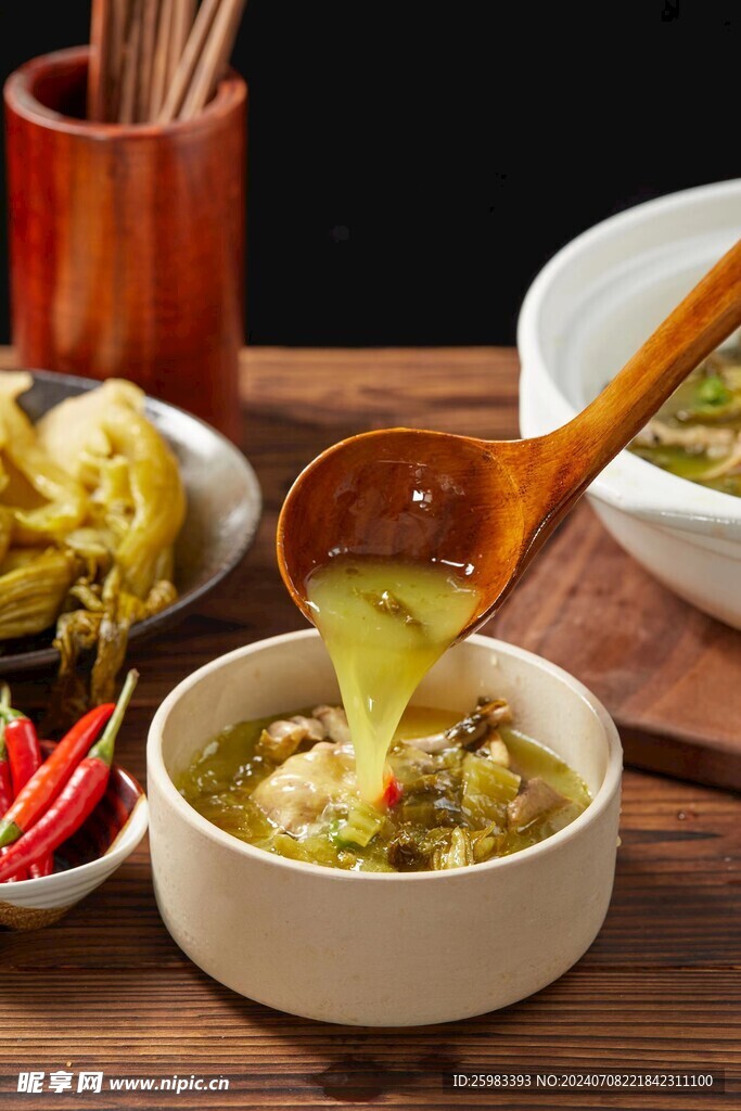 酸菜肉片汤 