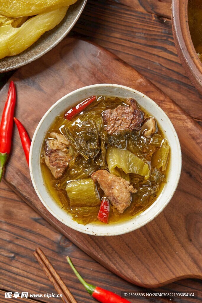 酸菜肉片汤 