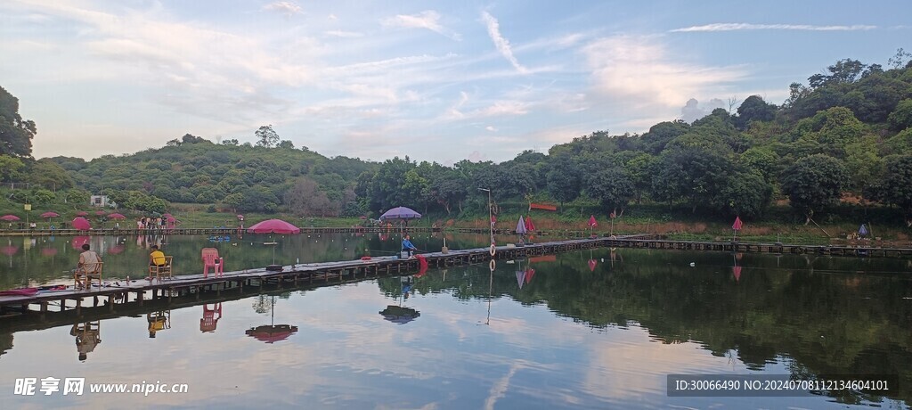 下雨天车窗外