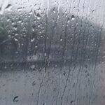 下雨天车窗外 