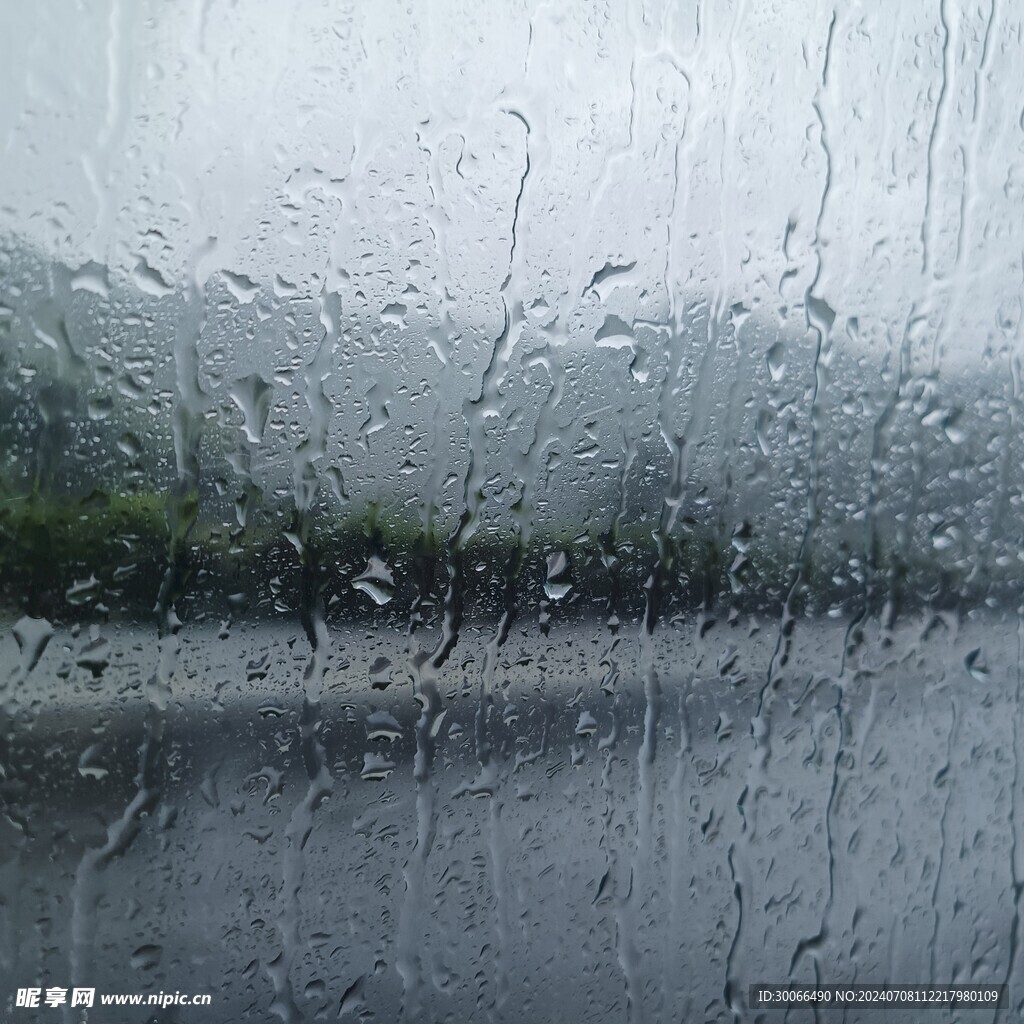 下雨天车窗外