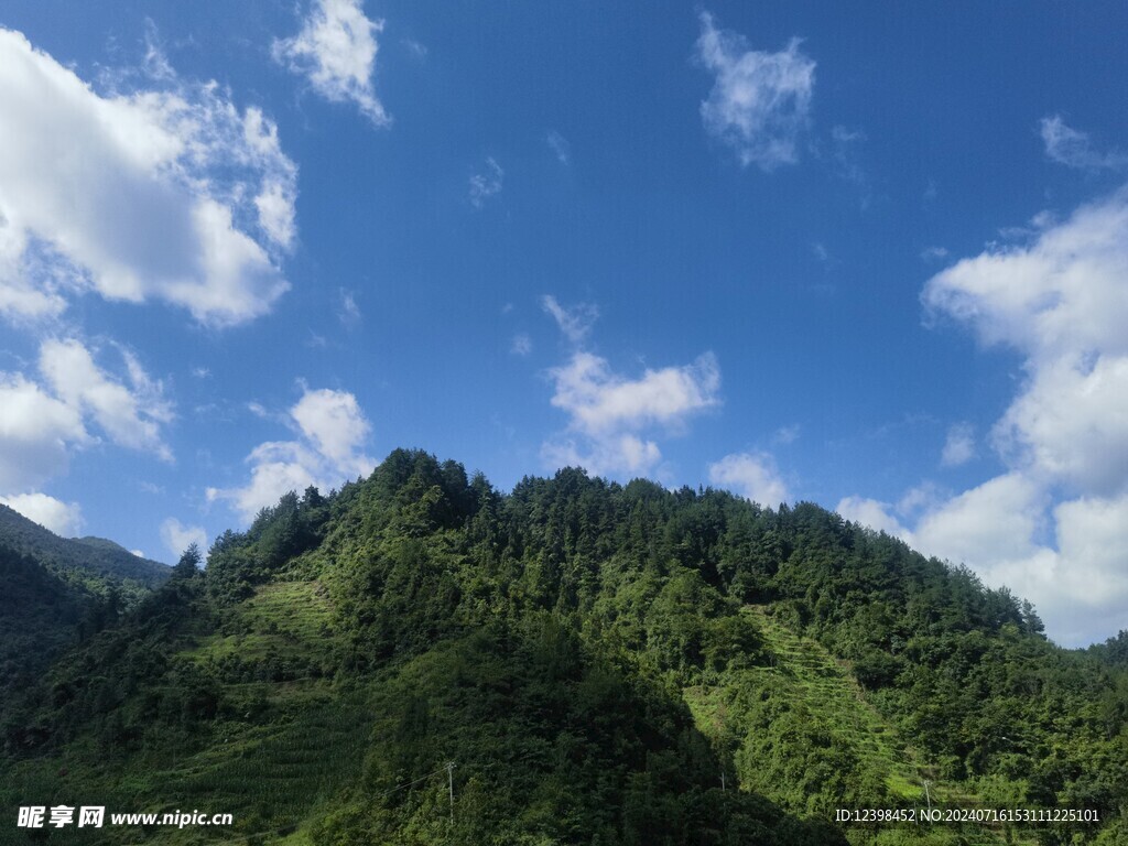 蓝天白云青山绿水