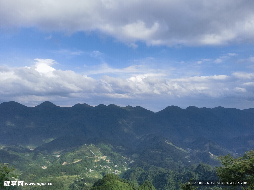 群山远眺