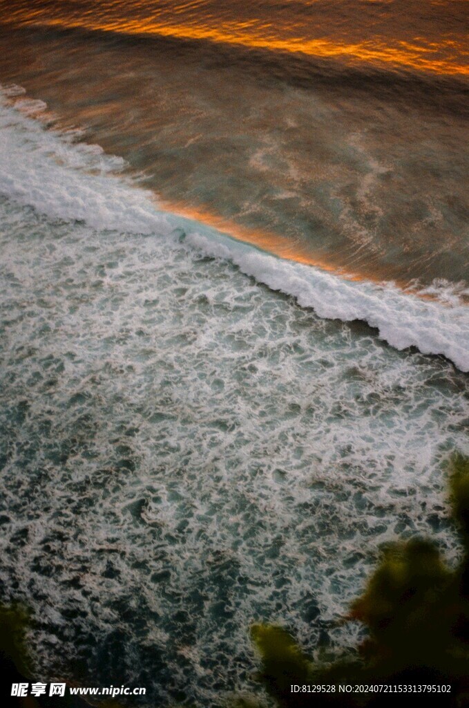 海边晚霞浪花