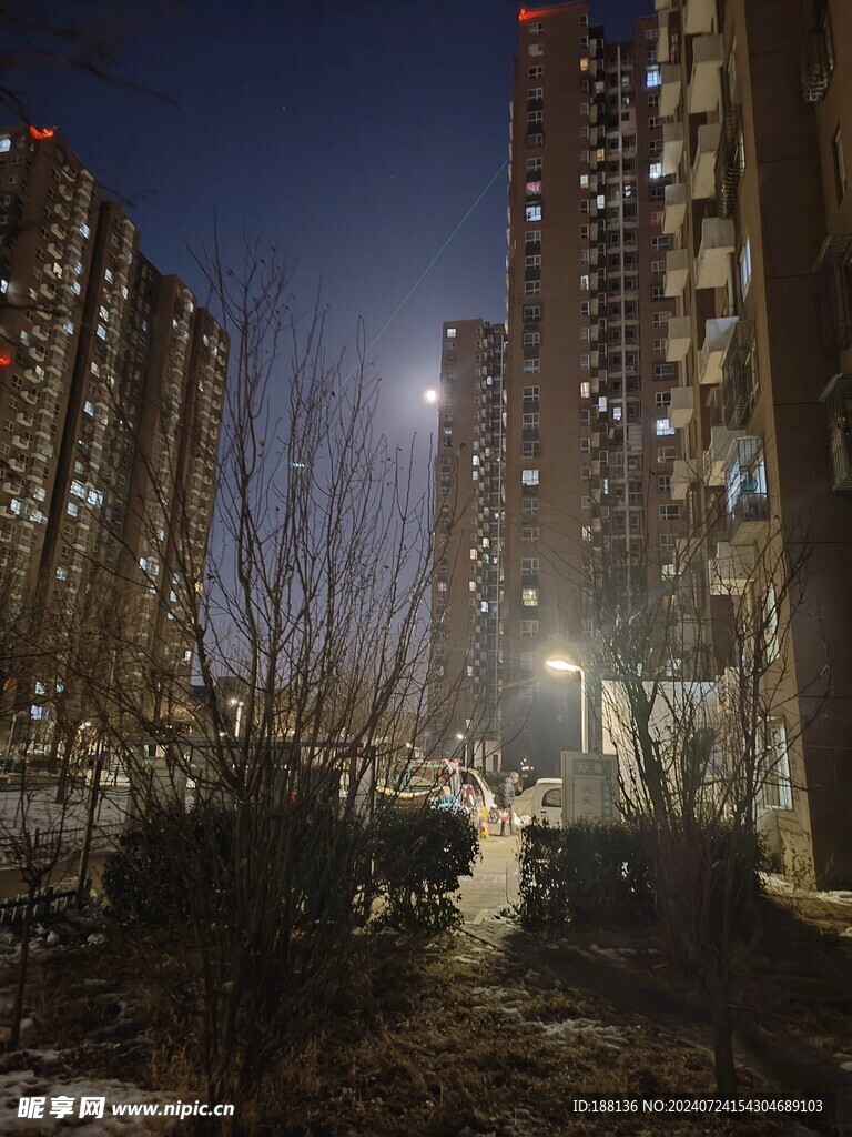 夜晚的小区