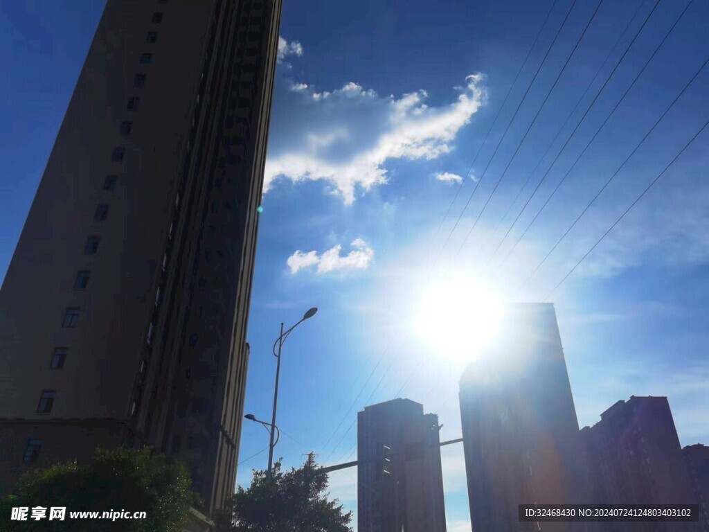太阳下高楼