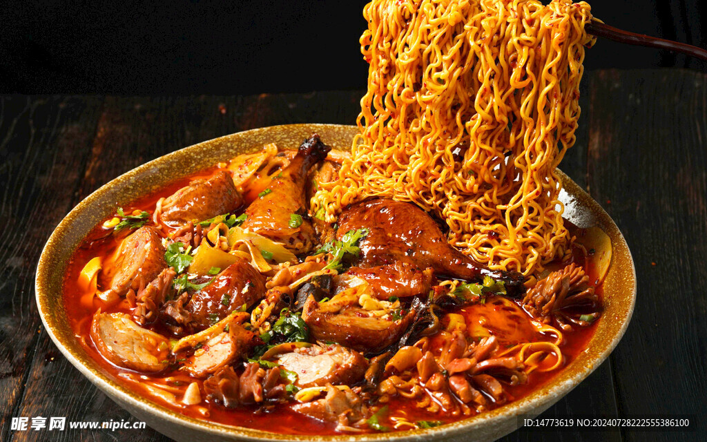 麻辣鸡腿面