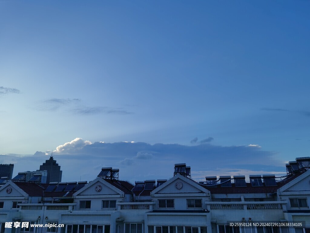 夏日天空 小区楼顶