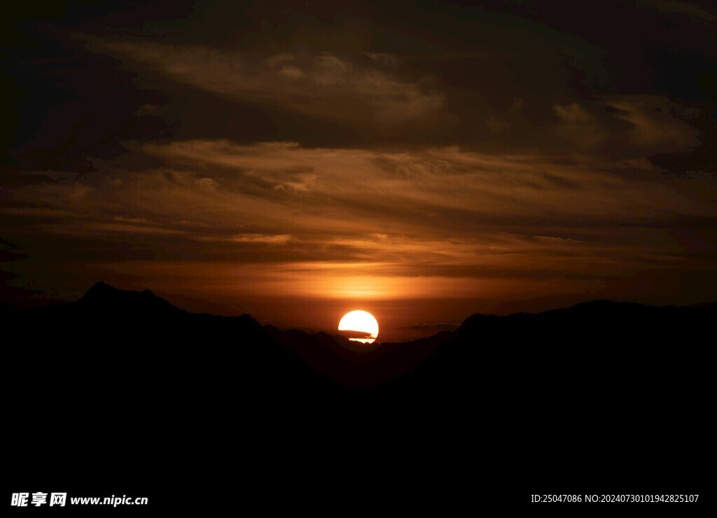 天边夕阳