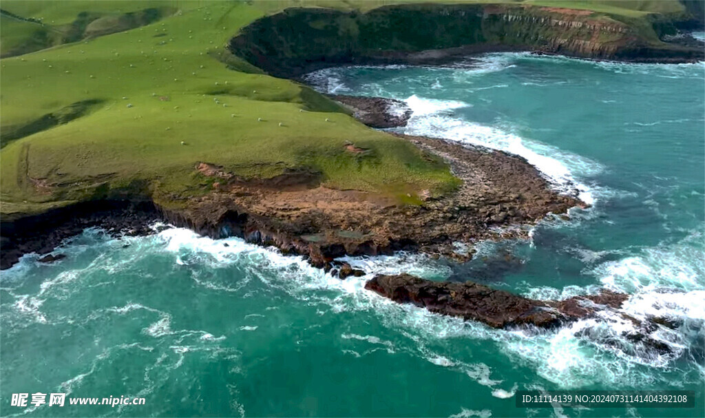 俯拍新西兰海边风景