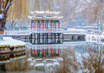 雪中亭子