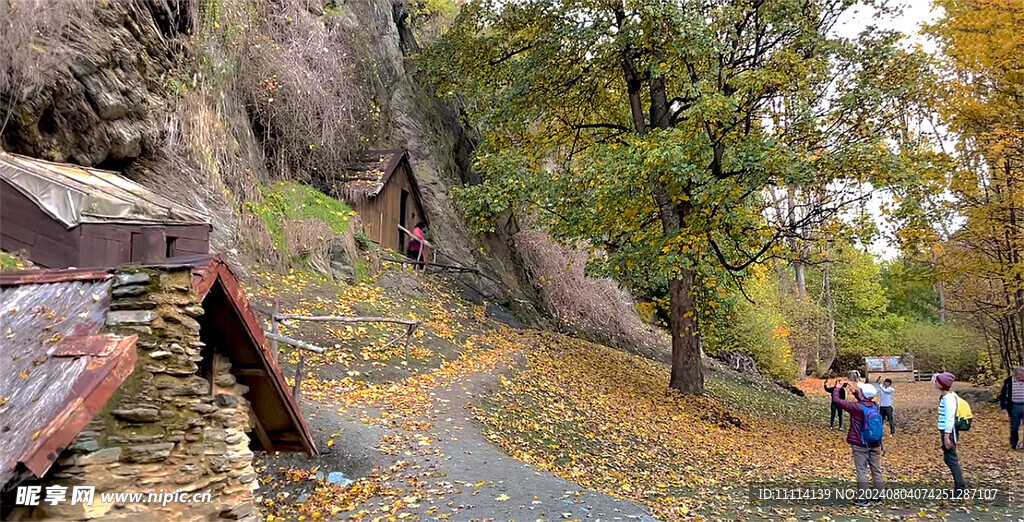  皇后镇秋景