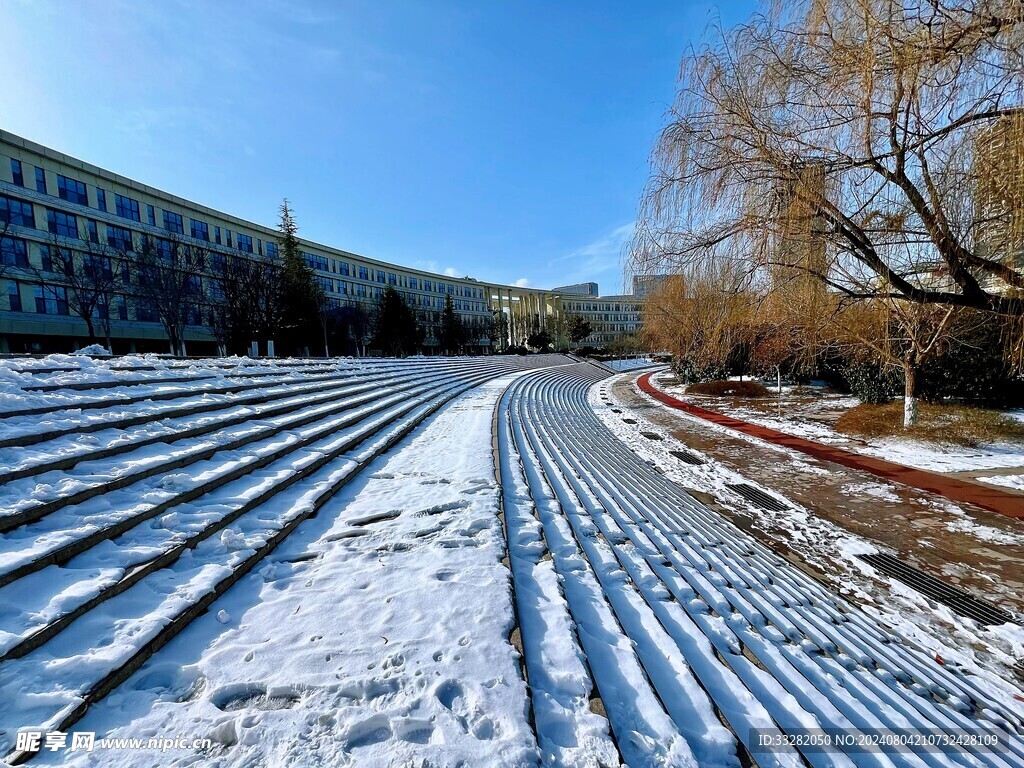 城市雪景