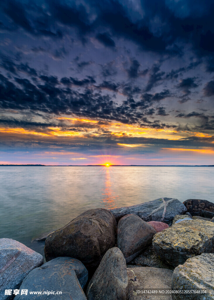 海上日出