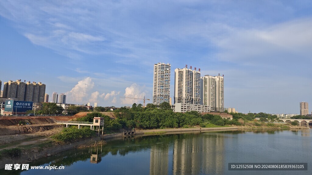 湖景房子