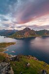 山峦湖泊