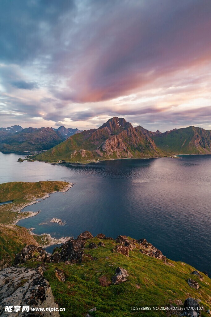 山峦湖泊