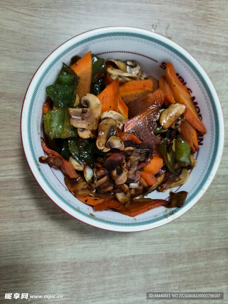 胡萝卜青椒蘑菇素炒