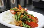 番茄豆角炒鸡丁盖饭