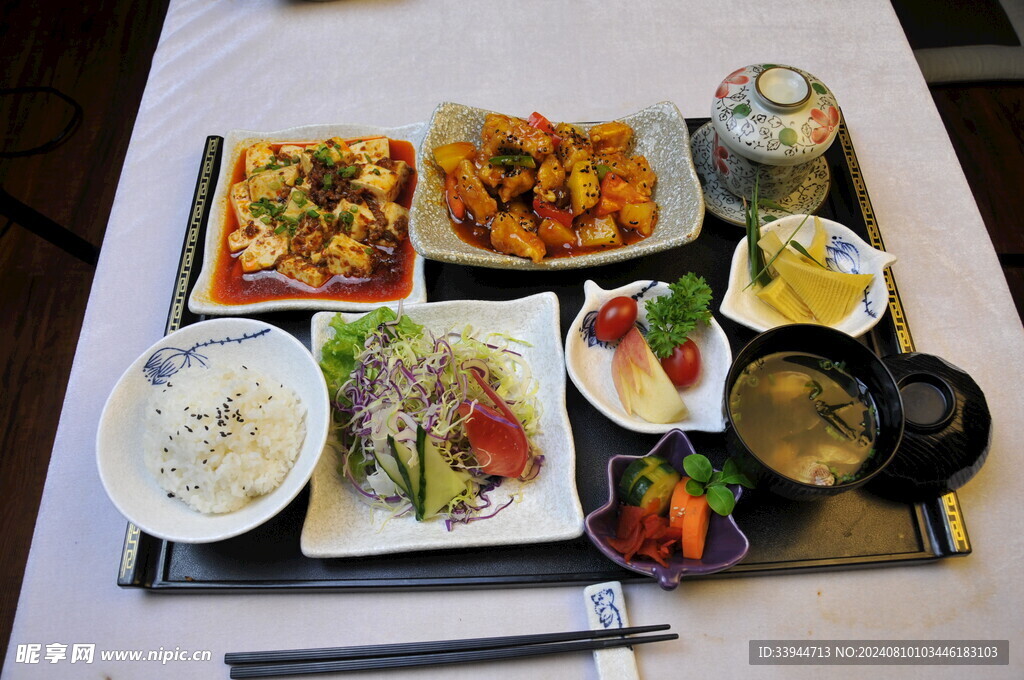 麻婆豆腐糖醋肉定食