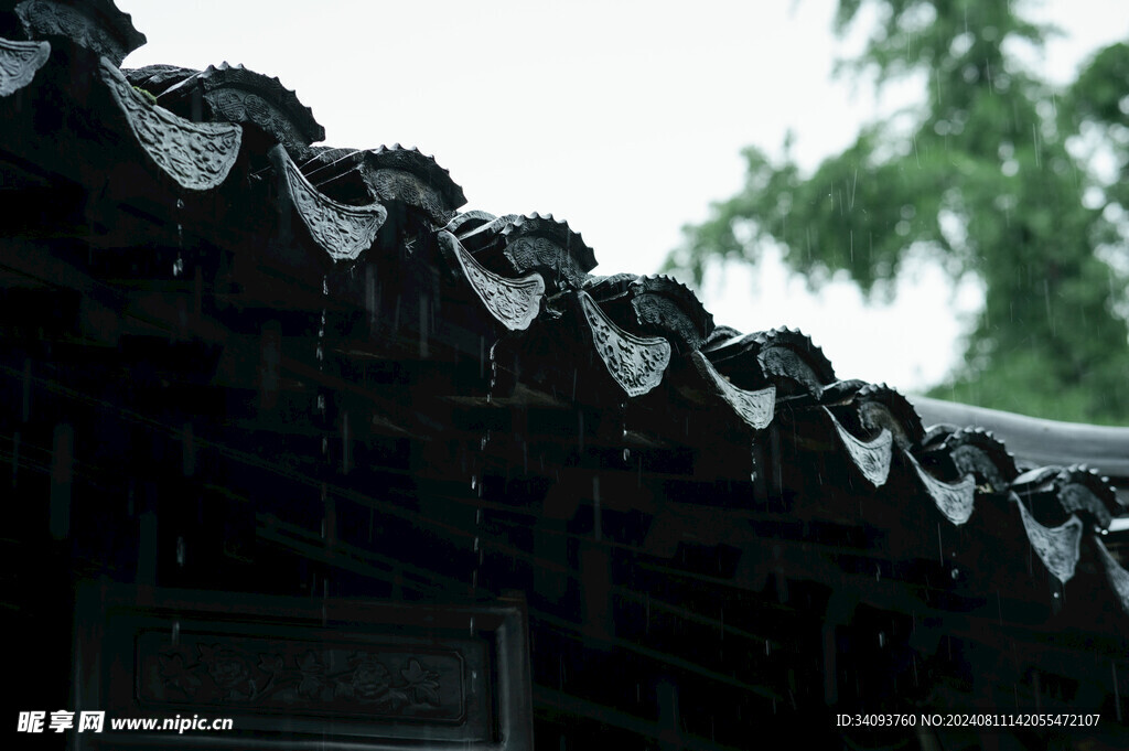 园林雨天屋檐