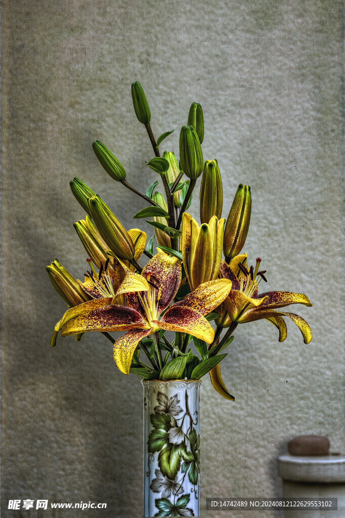 百合花瓶插花