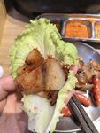 生菜卷烤肉