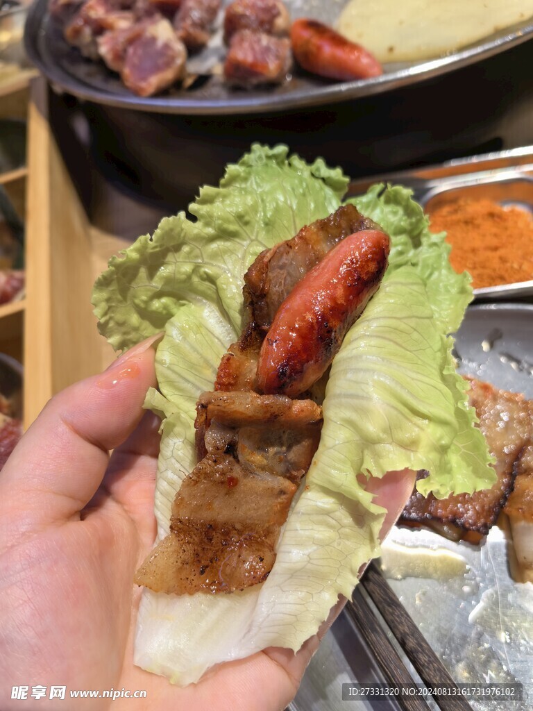 生菜卷烤肉