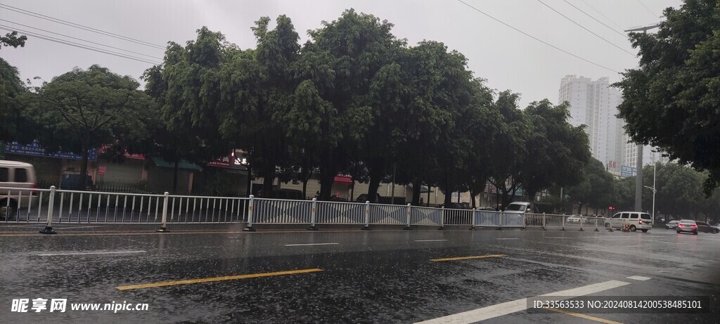 雨天的道路