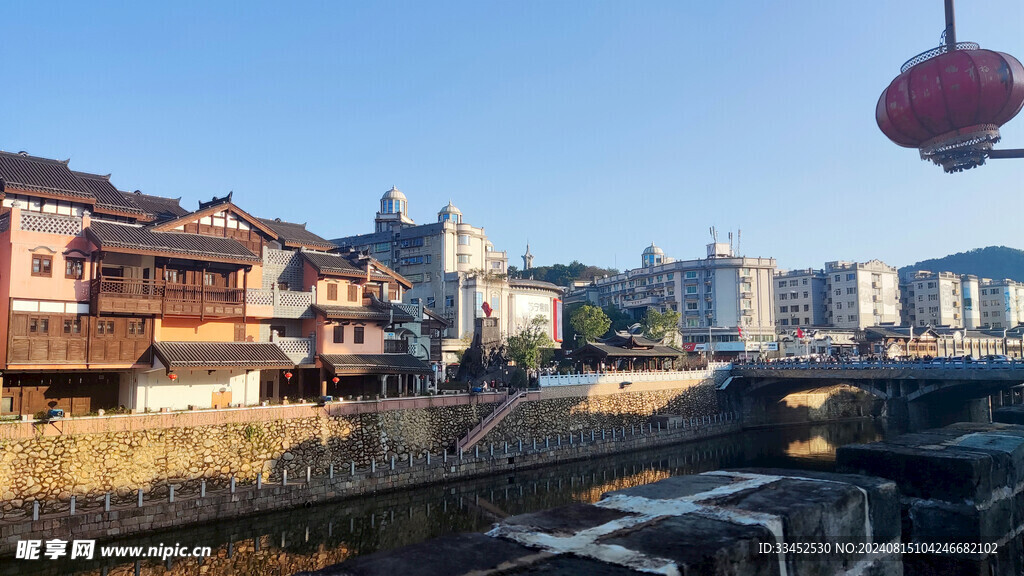 古镇河边拍摄建筑