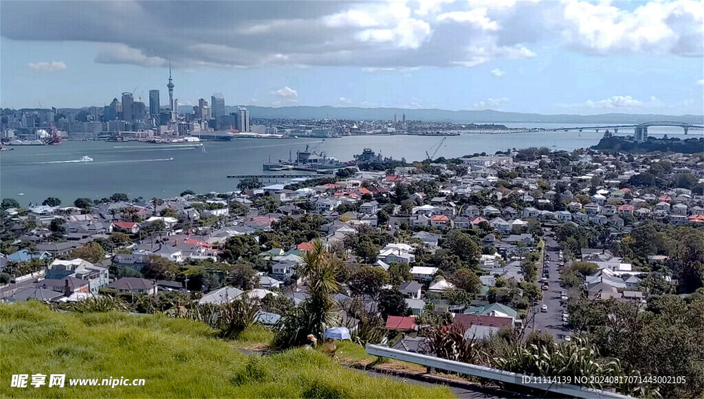 在德文山远眺奥克兰城市风景