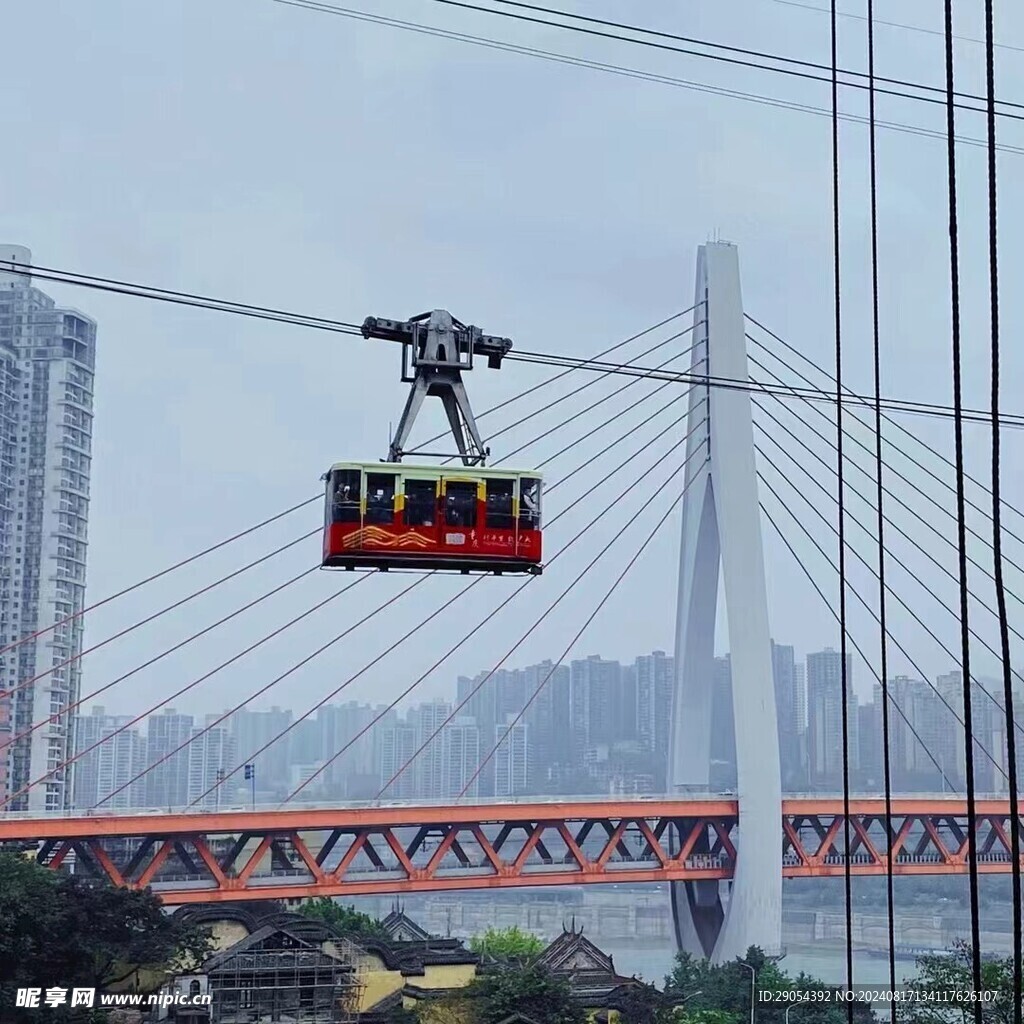 跨江大桥缆车