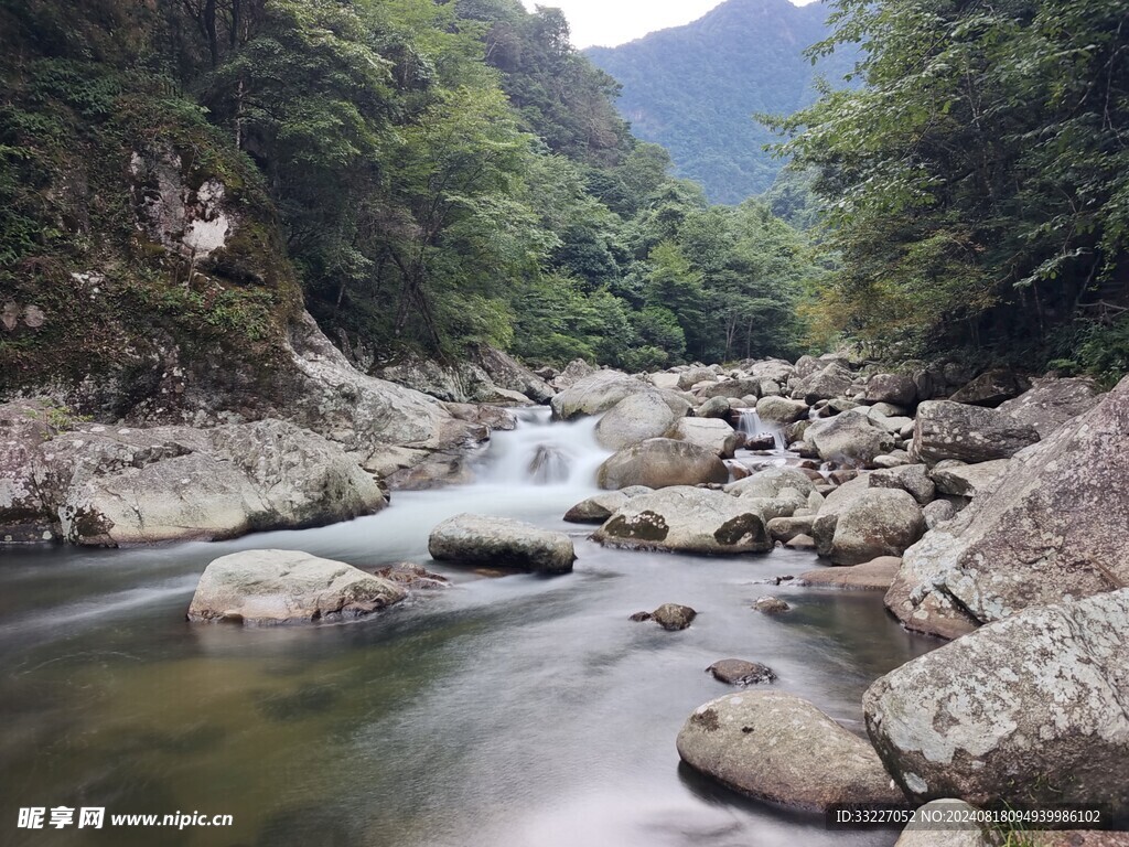 山水溪流