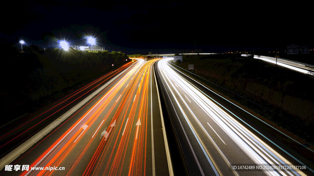 高速公路灯光夜