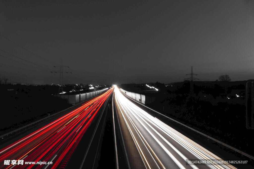 夜晚高速公路