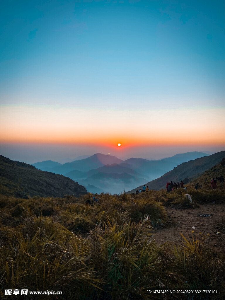 唯美黄昏夕阳山脉