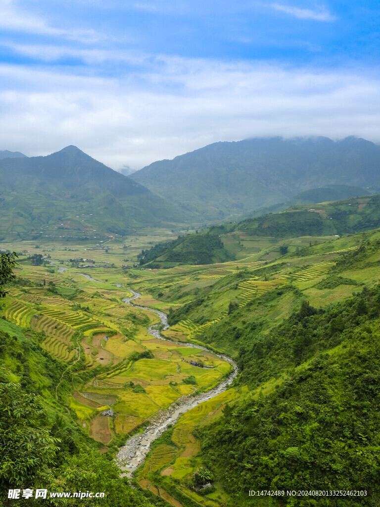 山区丘陵梯田山脉风光
