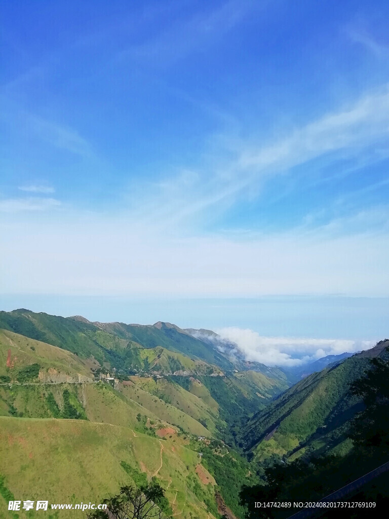 连绵起伏群山