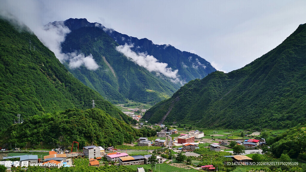 青山连绵风景
