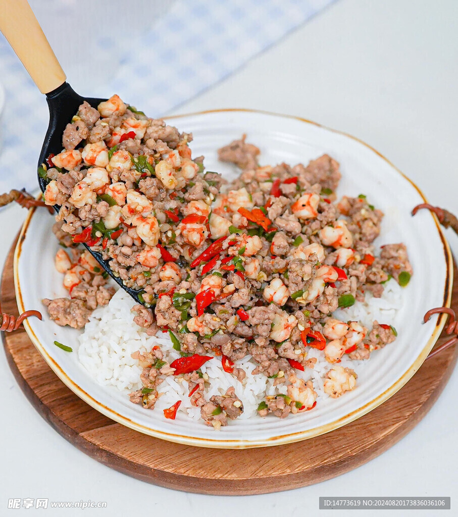 泰式猪肉碎辣炒虾仁饭