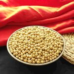 黄豆和红色的绸子