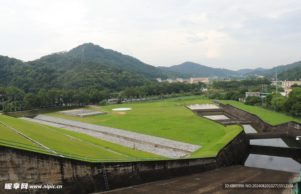 金坑水库大草坪