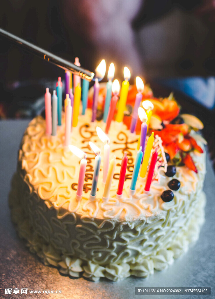 奶油生日蛋糕