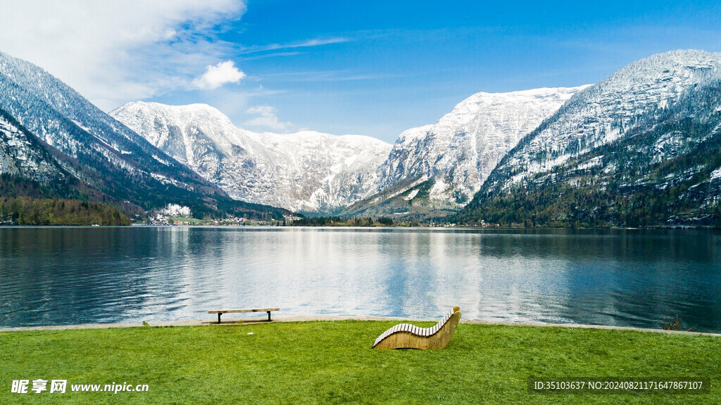 雪山湖泊