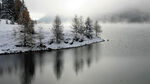 冬季湖泊雪景