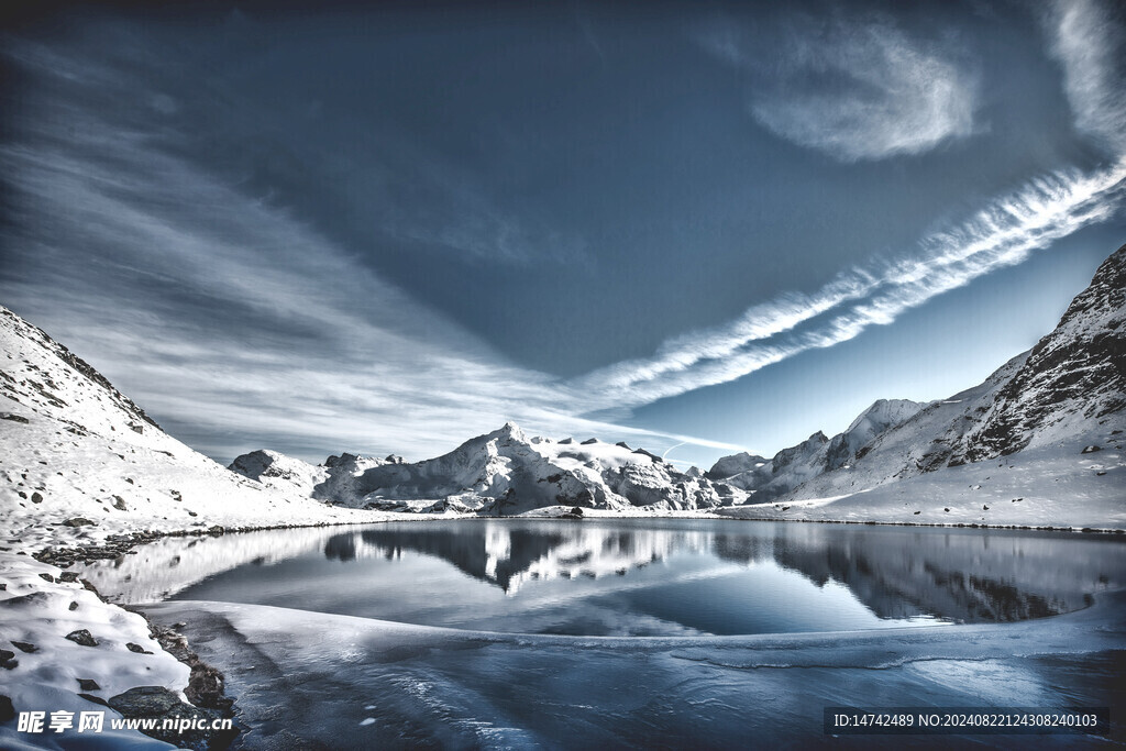 雪山湖泊唯美风景