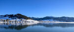 山峦湖泊风光