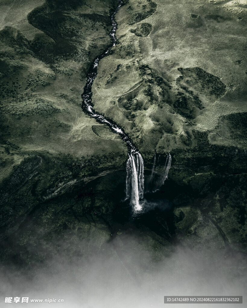 山间小溪流水