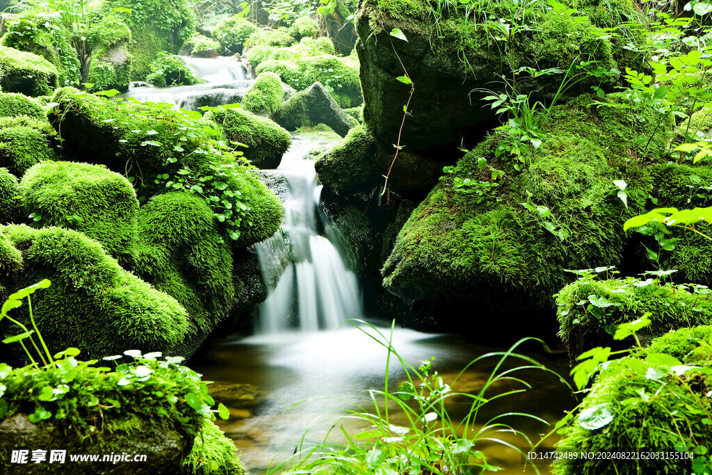 山间流水