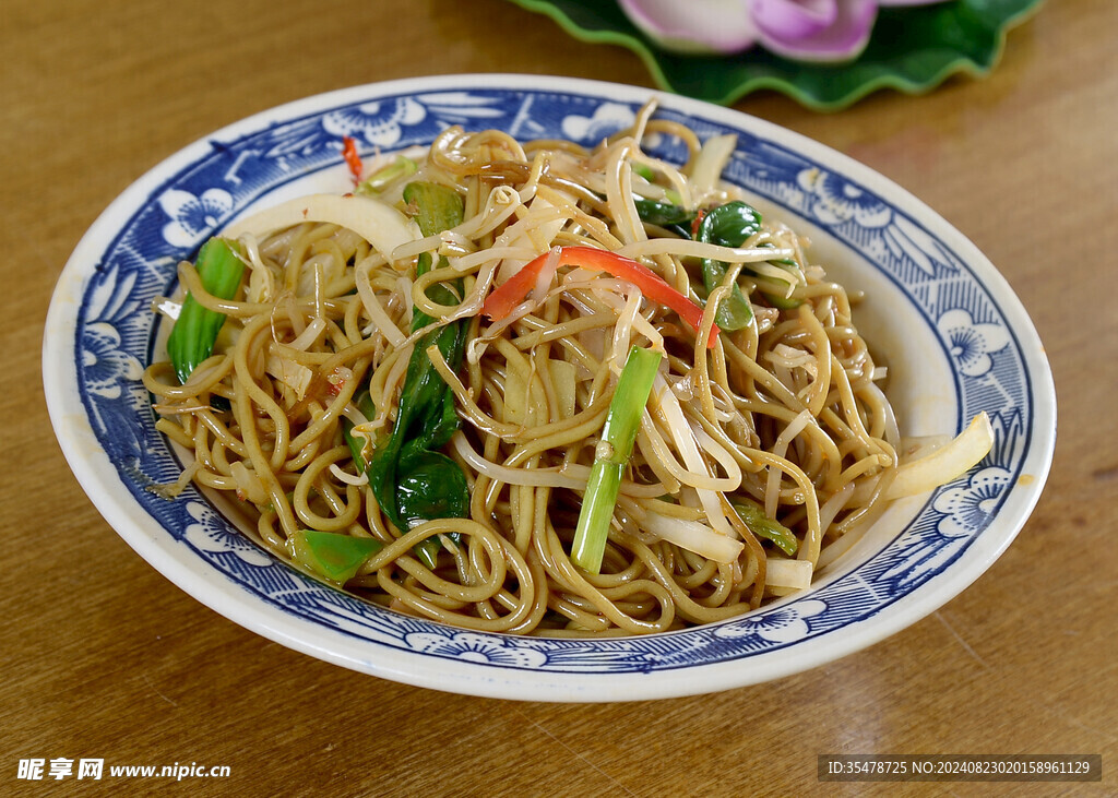 小豆芽炒饸饹